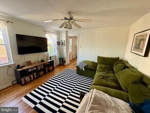 212 Carpenter St in Philadelphia, PA - Building Photo - Building Photo
