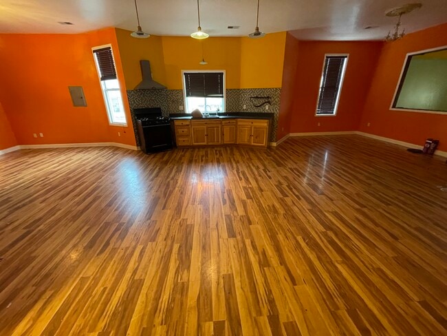 1224 S Cesar E Chavez Dr, Unit UPPER in Milwaukee, WI - Foto de edificio - Building Photo