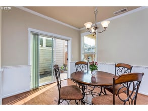 10528 NE Gateway St in Hillsboro, OR - Foto de edificio - Building Photo