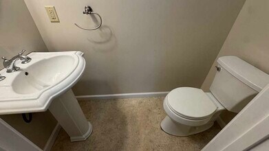 14 Searle Ave in Easthampton, MA - Building Photo - Building Photo