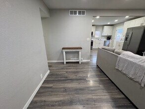 1216 Richards Ave in Colorado Springs, CO - Foto de edificio - Building Photo