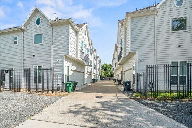 850 W 20th St in Houston, TX - Foto de edificio - Building Photo