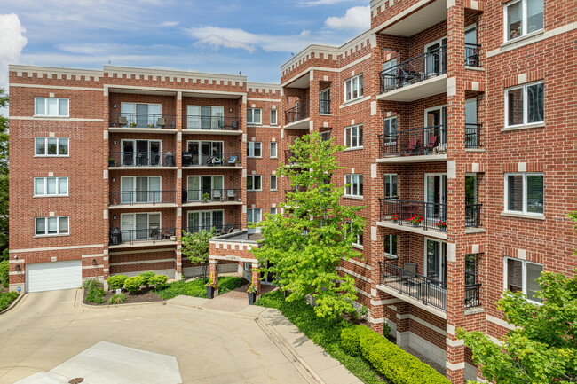 Waterford Place II in Wheaton, IL - Building Photo - Building Photo