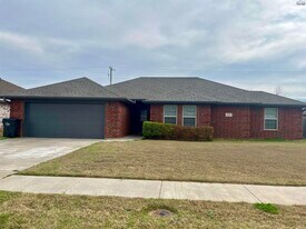 5021 Olivia Ln in Wichita Falls, TX - Building Photo