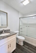 9 Dehon St, Unit 4 in Revere, MA - Foto de edificio - Building Photo