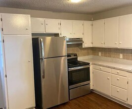 1038 Westhaven Dr in West Columbia, SC - Foto de edificio - Building Photo