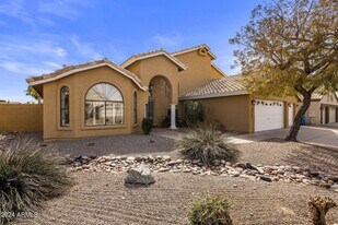 5747 E Gelding Dr in Scottsdale, AZ - Building Photo