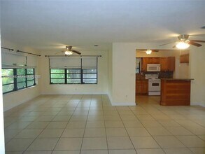180 NE 128th St in North Miami, FL - Building Photo - Building Photo