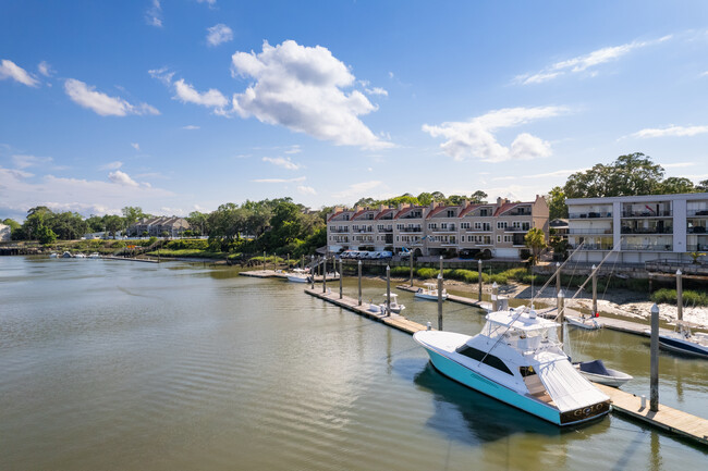 Thunderbolt Harbor Condominiums in Savannah, GA - Foto de edificio - Building Photo