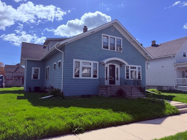 1527 Hayes Avenue in Racine, WI - Building Photo - Building Photo