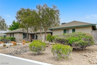 830 Fairview Dr in Henderson, NV - Building Photo - Building Photo
