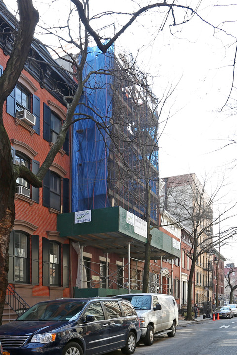 70 Bank St in New York, NY - Building Photo