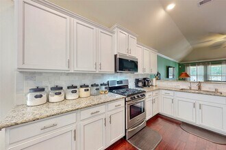 907 S Chamfer Way in Crosby, TX - Building Photo - Building Photo