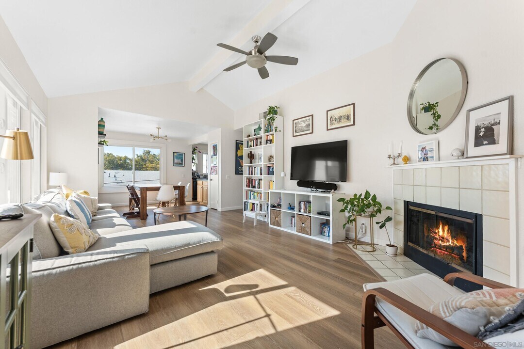 1957 Diamond St in San Diego, CA - Building Photo