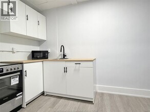 1495 Gladstone Ave in Windsor, ON - Foto de edificio - Building Photo