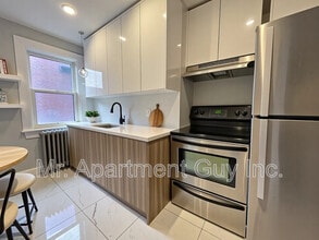 2 Balsam Ave S in Hamilton, ON - Building Photo - Building Photo