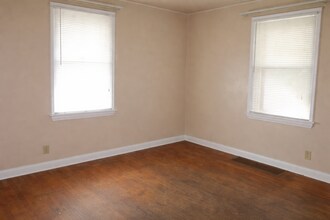 2711 Maple Ave NE in Canton, OH - Building Photo - Building Photo