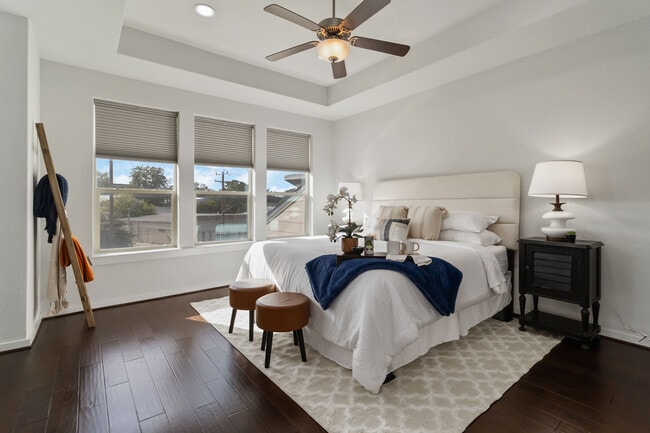 2104 N Saint Marys St in San Antonio, TX - Building Photo - Building Photo