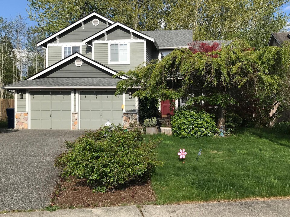 18033 27th Dr SE in Bothell, WA - Building Photo
