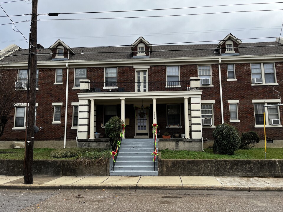 164 N McLean Blvd, Unit 5 in Memphis, TN - Foto de edificio