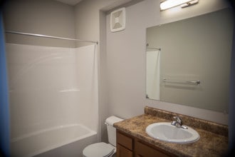 Sunstone at Arlington Woods in Indianapolis, IN - Foto de edificio - Building Photo
