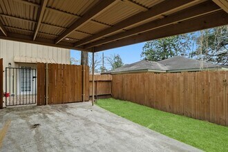 407 W Semands St in Conroe, TX - Building Photo - Building Photo