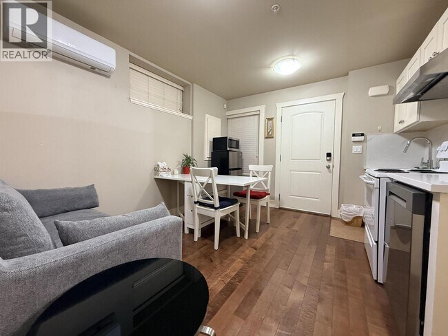 888 W 61st Ave in Vancouver, BC - Building Photo - Building Photo