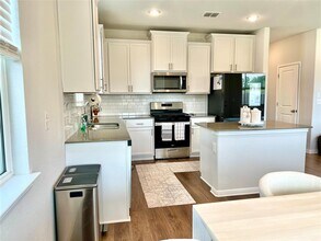 6554 Marsh Ln in Buda, TX - Building Photo - Building Photo