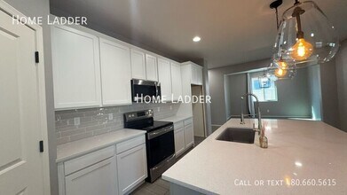 17662 W Via De Luna Dr in Surprise, AZ - Building Photo - Building Photo