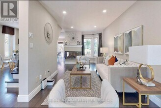 280 Douglas Rd in Richmond Hill, ON - Building Photo - Building Photo