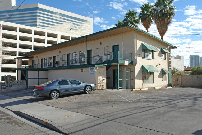 201 W St Louis Ave in Las Vegas, NV - Building Photo - Building Photo