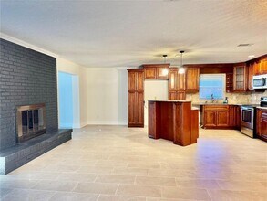 2559 W Lake Dr in DeLand, FL - Building Photo - Building Photo