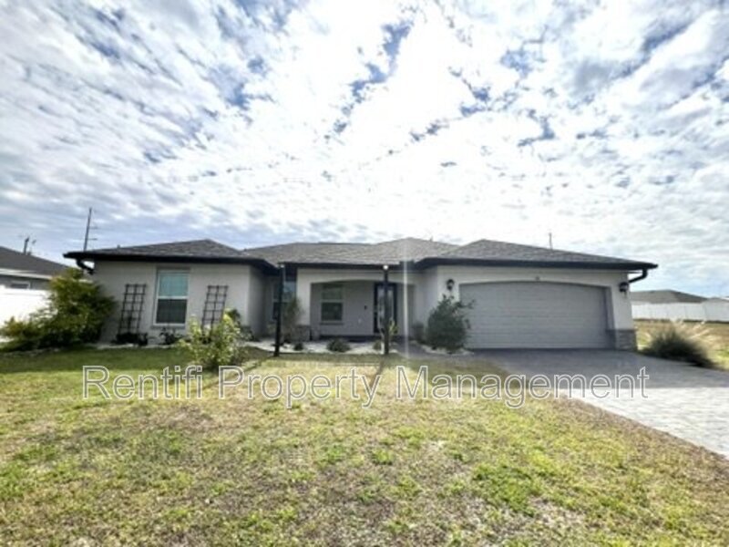 910 NW 8th Terrace in Cape Coral, FL - Building Photo