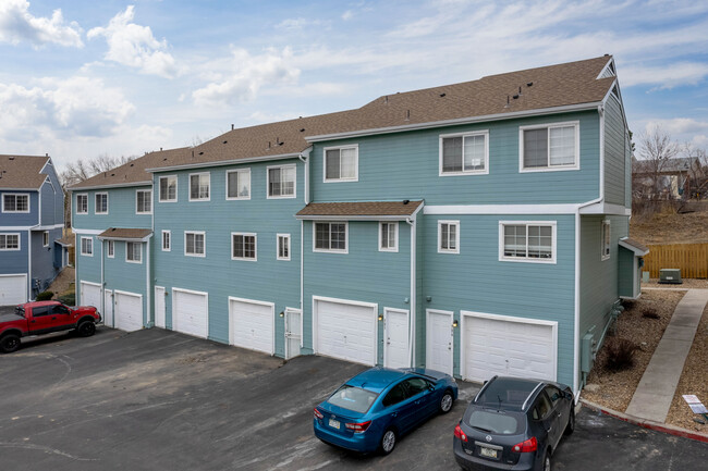 8199 Welby Rd in Denver, CO - Foto de edificio - Building Photo