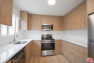 2619 Carmona Ave in Los Angeles, CA - Building Photo - Building Photo