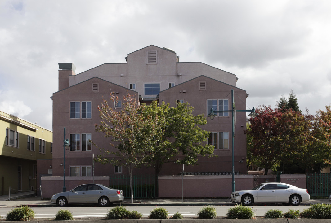 Emeryvilla Apartments in Emeryville, CA - Foto de edificio