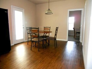 2420 W Prairie St in Denton, TX - Building Photo - Building Photo