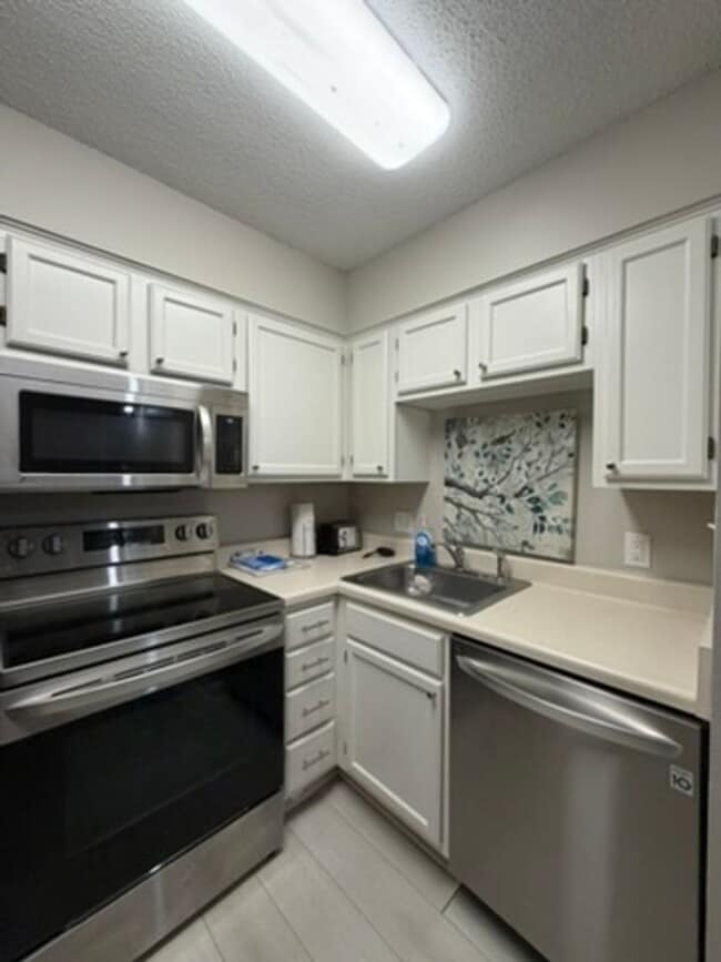 property at 200 Sandestin Ln