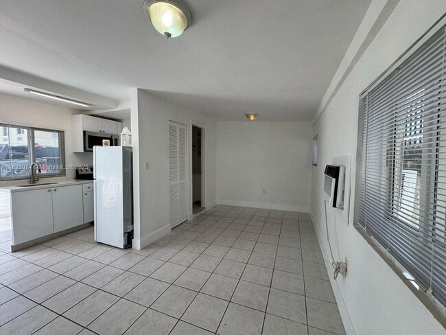 856 SW 6th St, Unit 106 in Miami, FL - Building Photo - Building Photo