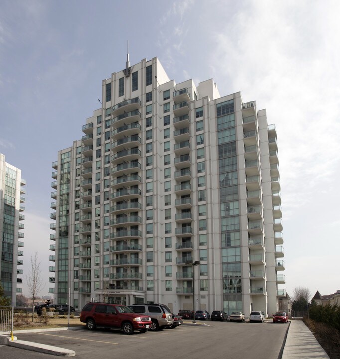 Markham Place in Toronto, ON - Building Photo