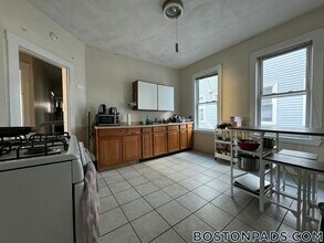 5 Harvard Terrace, Unit 2 in Boston, MA - Building Photo - Building Photo