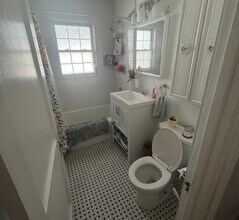52 Ten Hills Rd in Somerville, MA - Foto de edificio - Building Photo