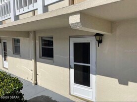 2801 N Halifax Ave in Daytona Beach, FL - Building Photo