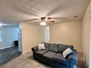 3 Log Ct in Newnan, GA - Building Photo - Building Photo