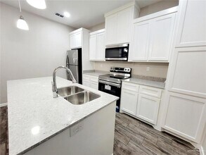 1308 Vani Dr, Unit 2 in Weslaco, TX - Foto de edificio - Building Photo