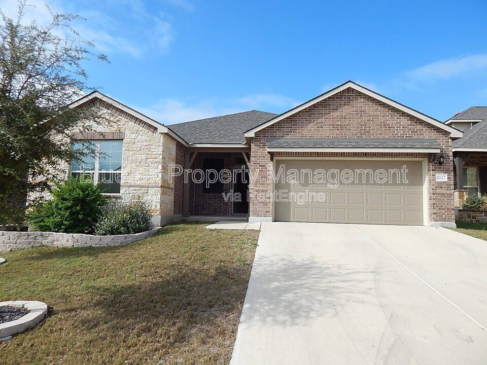 1127 Red Rock Ranch in San Antonio, TX - Building Photo