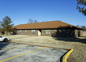 819 N Cedarbrook Ave in Springfield, MO - Building Photo