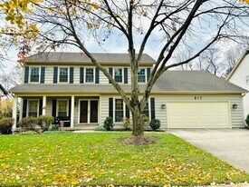 817 Huntleigh Dr in Naperville, IL - Building Photo