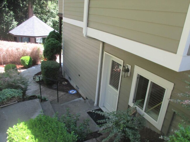 10713 33rd Ave Ct NW in Gig Harbor, WA - Foto de edificio - Building Photo