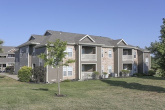 Timber Lakes at Red Bridge in Kansas City, MO - Foto de edificio - Building Photo